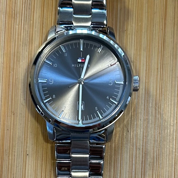 Tommy Hilfiger Watch 44mm Grey Face With Silver Bracelet